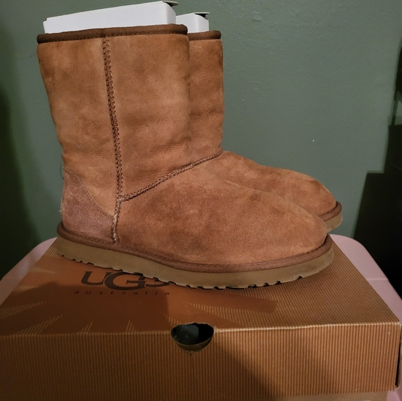 UGG Classic Chestnut Boots - Picture 2 of 4